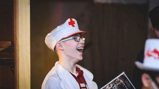 Квест «Психушка» для подростков: Когда ты и твои друзья нашли технический мануал для КошкоДемона и поняли, что он требует котят и мультиков, чтобы захватить мир. Квест «Психушка». Квест для подростка в Озёрске.
